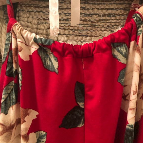 First Love Flowy Sleeveless Top Red Flower Size 3x - Picture 3 of 8